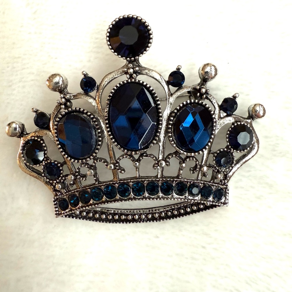 Elegant Silver Tone and Blue Crown Brooch NWOT - Picture 2 of 3